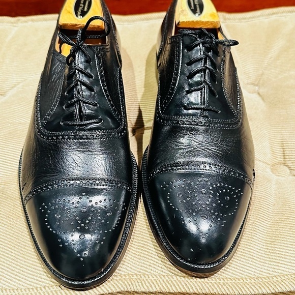 Bruno Magli Medallion Cap Toe Leather Oxford Shoe - Picture 2 of 12